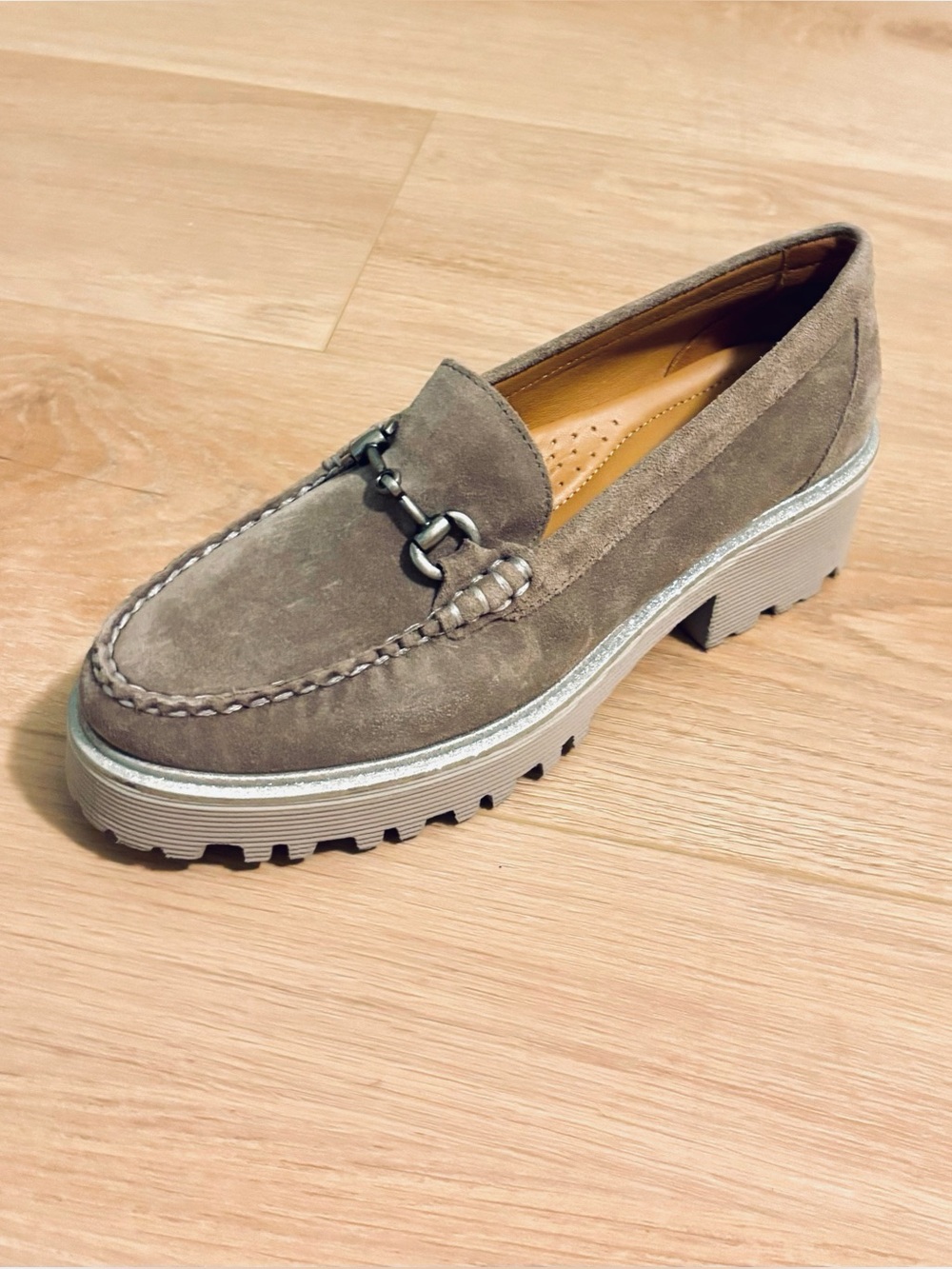 Johnston & Murphy NWOB Emmalynn Bit Toup or Brown Loafers Chunky Lug Sole-Size 9